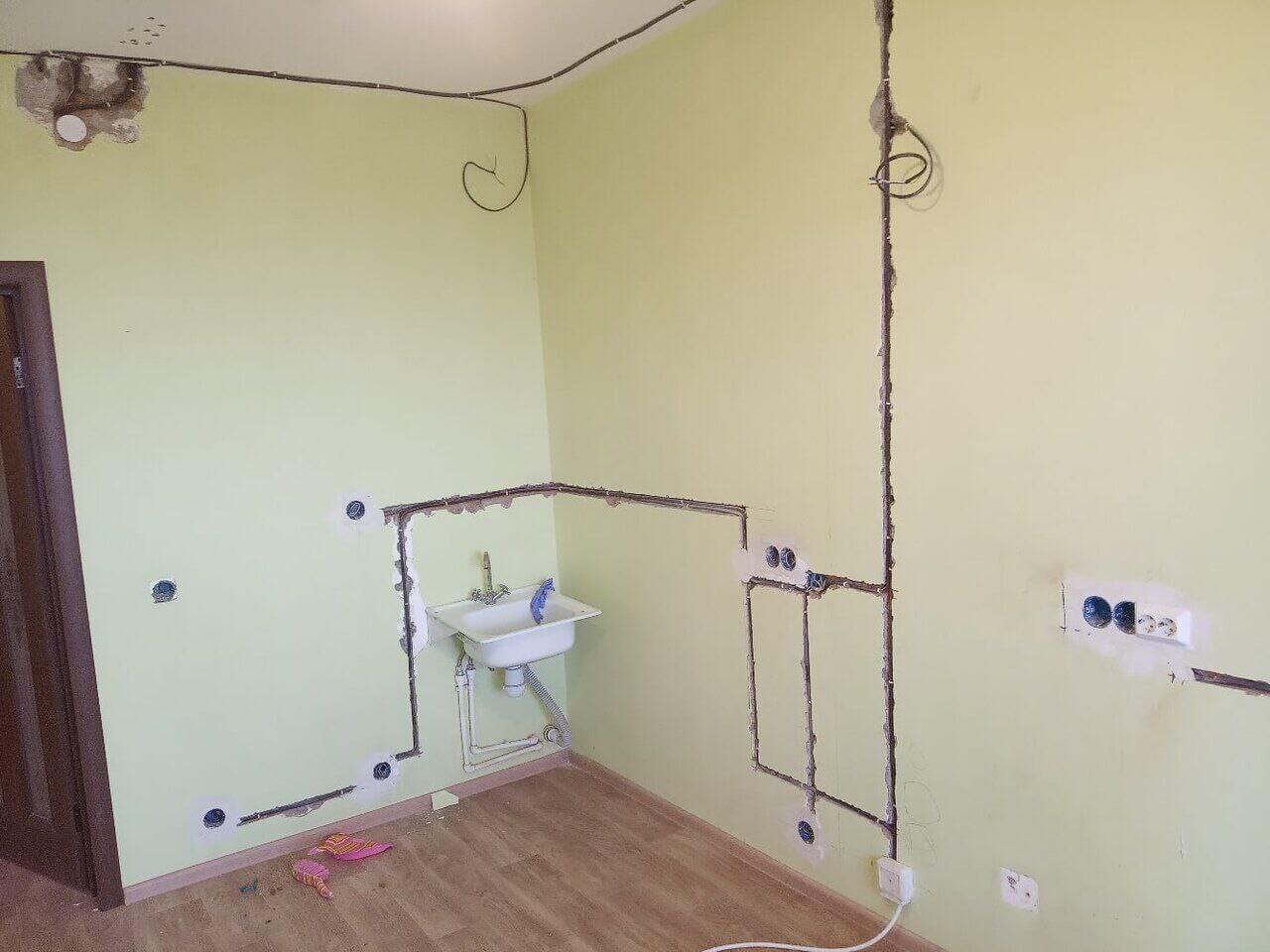 Черновой монтаж проводки на кухне в новостройке